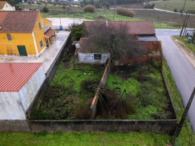 Moradia T2 para Venda em Azoia de Cima e Tremês Foto 9