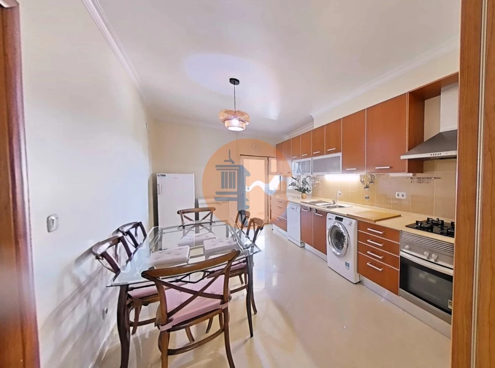 Apartamento T4 para Venda em Quelfes Foto 5