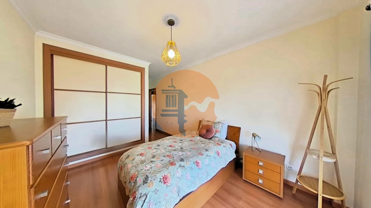 Apartamento T4 para Venda em Quelfes Foto 3