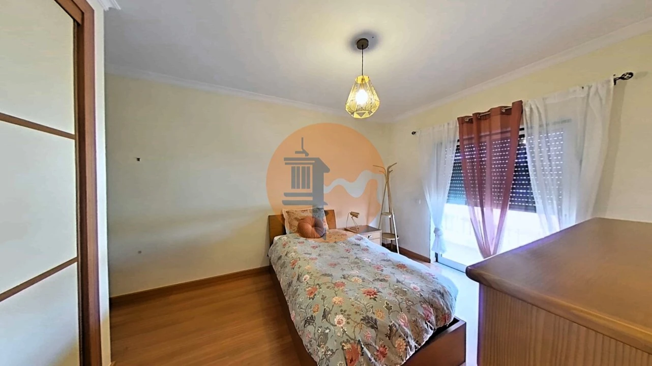 Apartamento T4 para Venda em Quelfes Foto 10