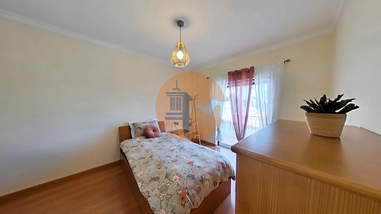 Apartamento T4 para Venda em Quelfes Foto 11