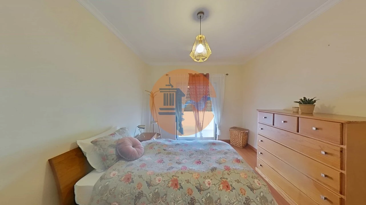 Apartamento T4 para Venda em Quelfes Foto 12
