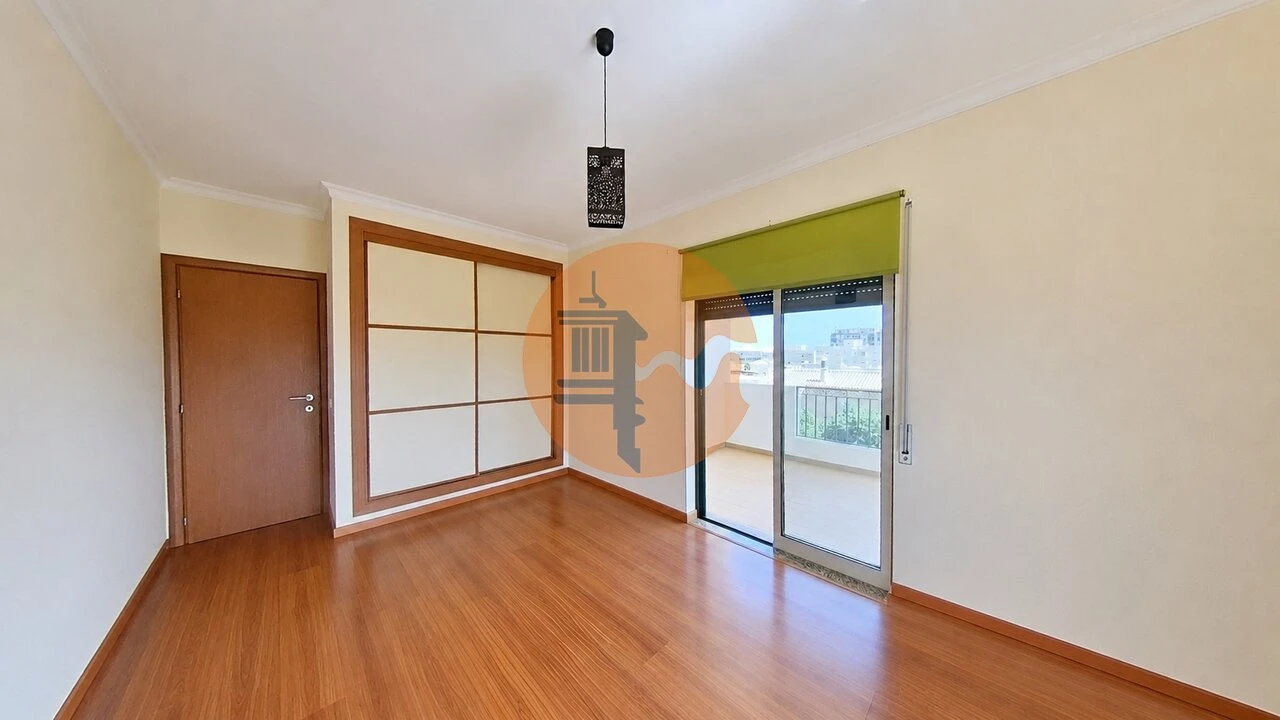 Apartamento T4 para Venda em Quelfes Foto 24