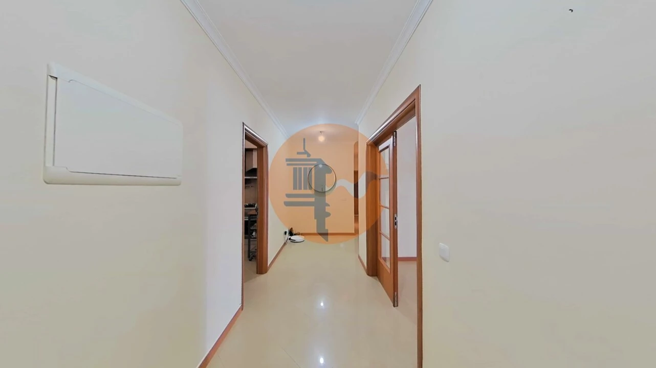 Apartamento T4 para Venda em Quelfes Foto 32