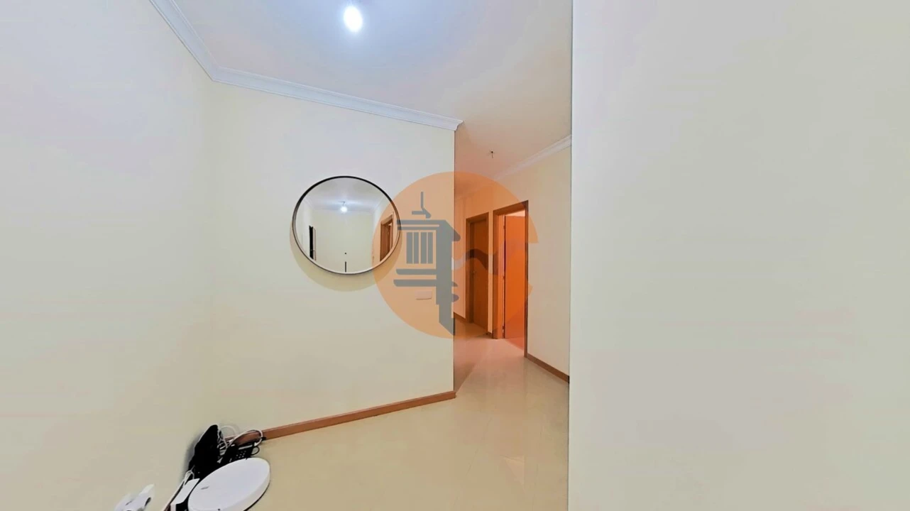 Apartamento T4 para Venda em Quelfes Foto 33