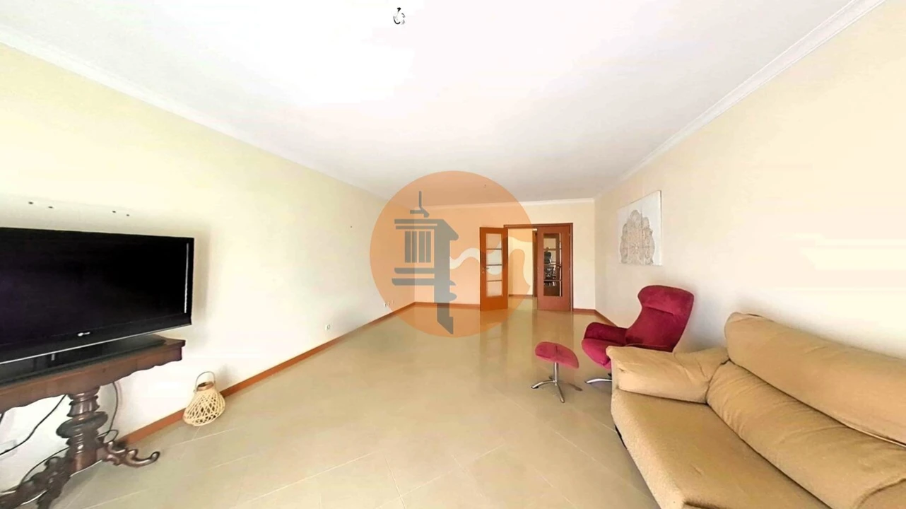 Apartamento T4 para Venda em Quelfes Foto 35