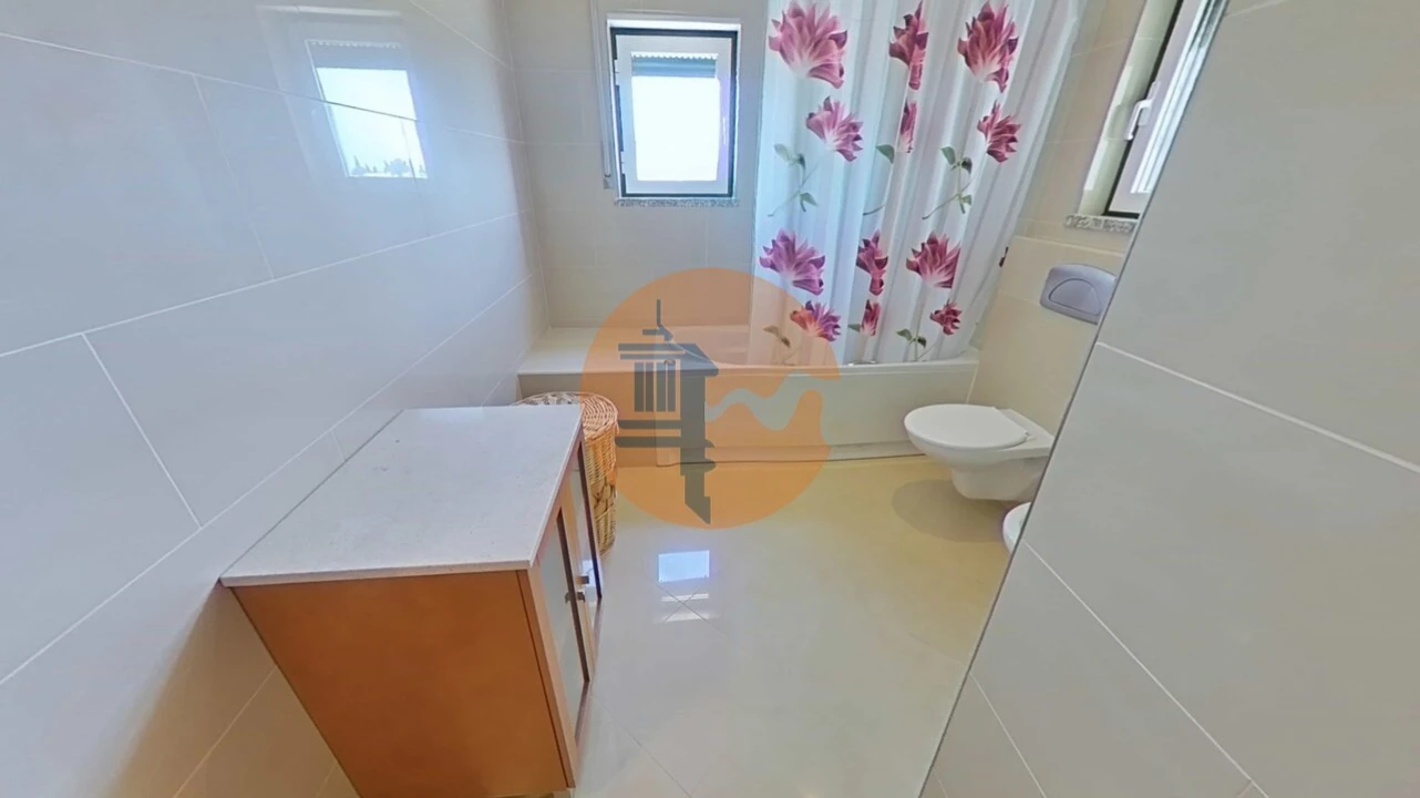 Apartamento T4 para Venda em Quelfes Foto 30