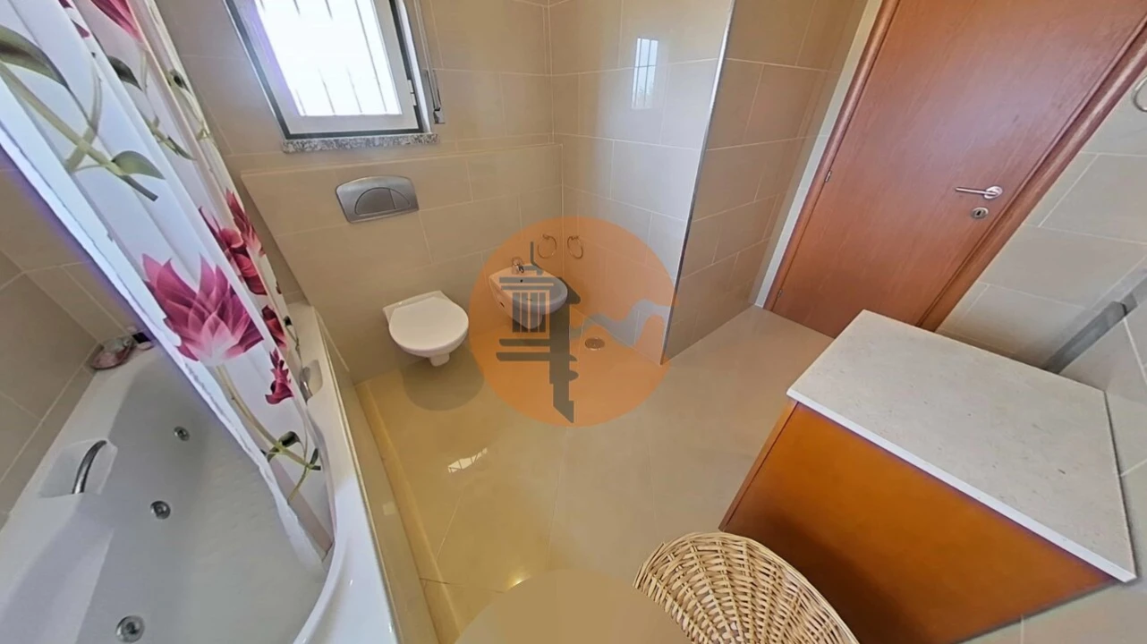 Apartamento T4 para Venda em Quelfes Foto 31