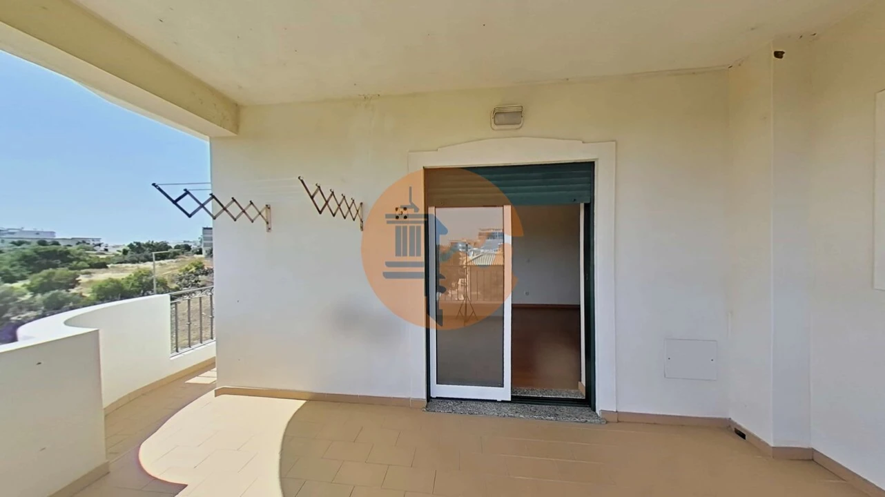 Apartamento T4 para Venda em Quelfes Foto 26
