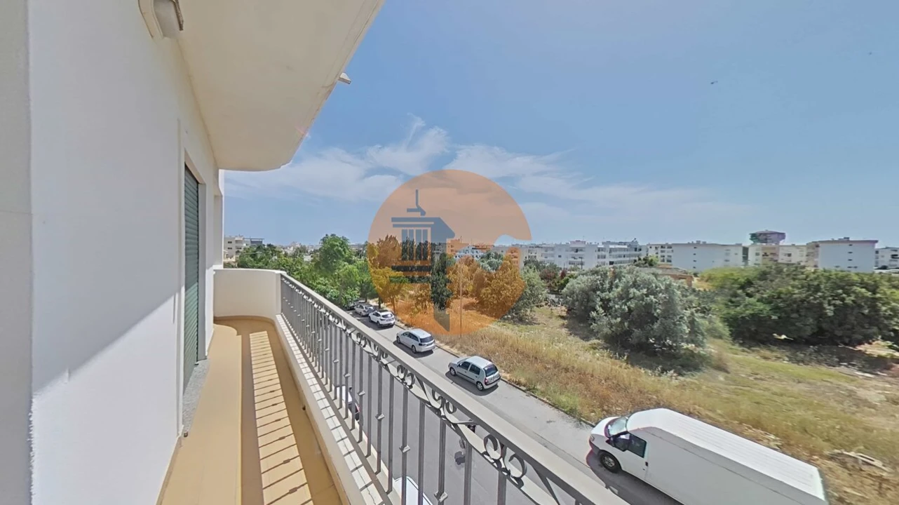 Apartamento T4 para Venda em Quelfes Foto 28