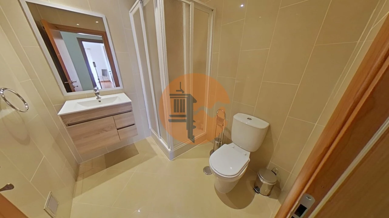 Apartamento T4 para Venda em Quelfes Foto 22