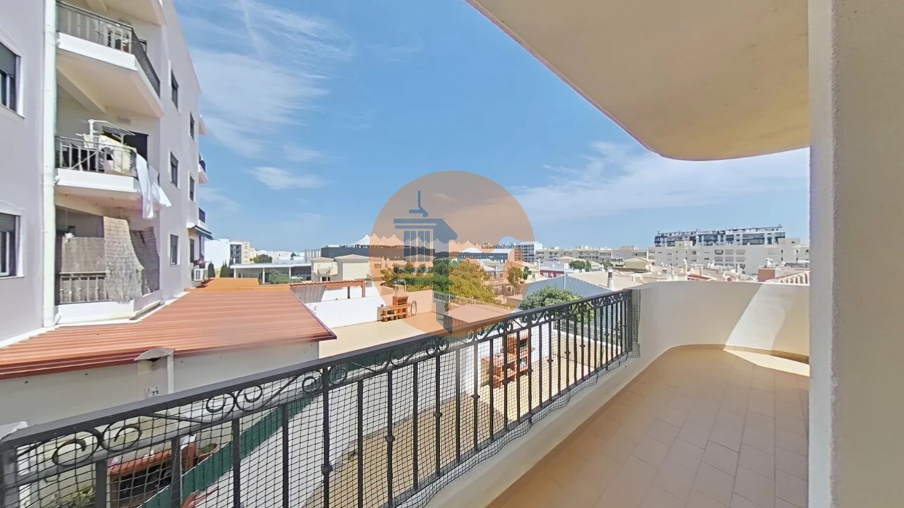Apartamento T4 para Venda em Quelfes Foto 8