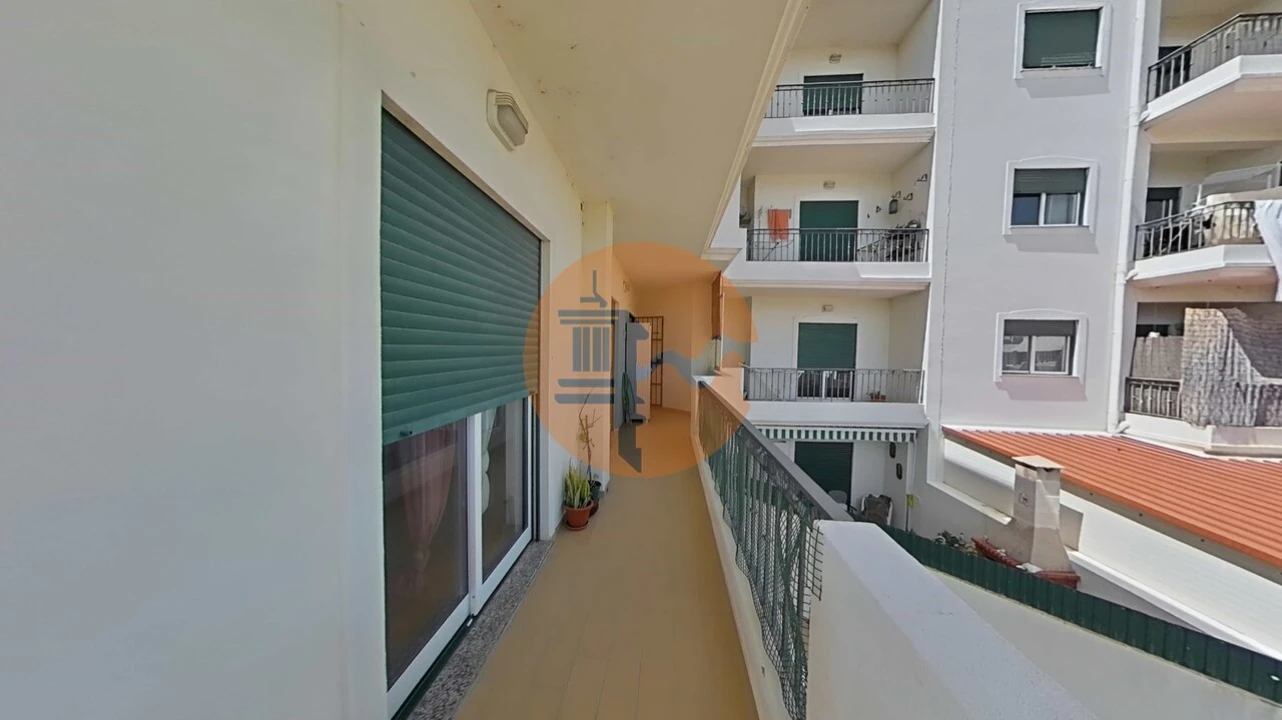 Apartamento T4 para Venda em Quelfes Foto 7