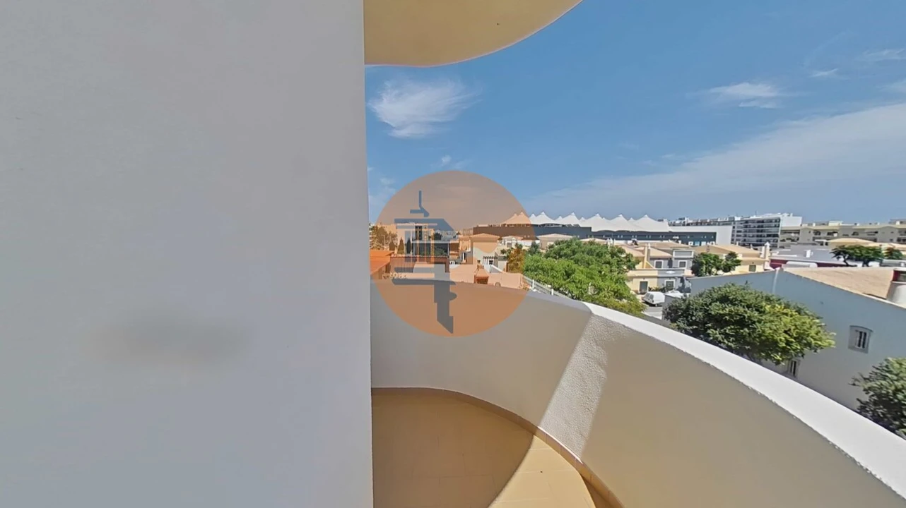 Apartamento T4 para Venda em Quelfes Foto 9