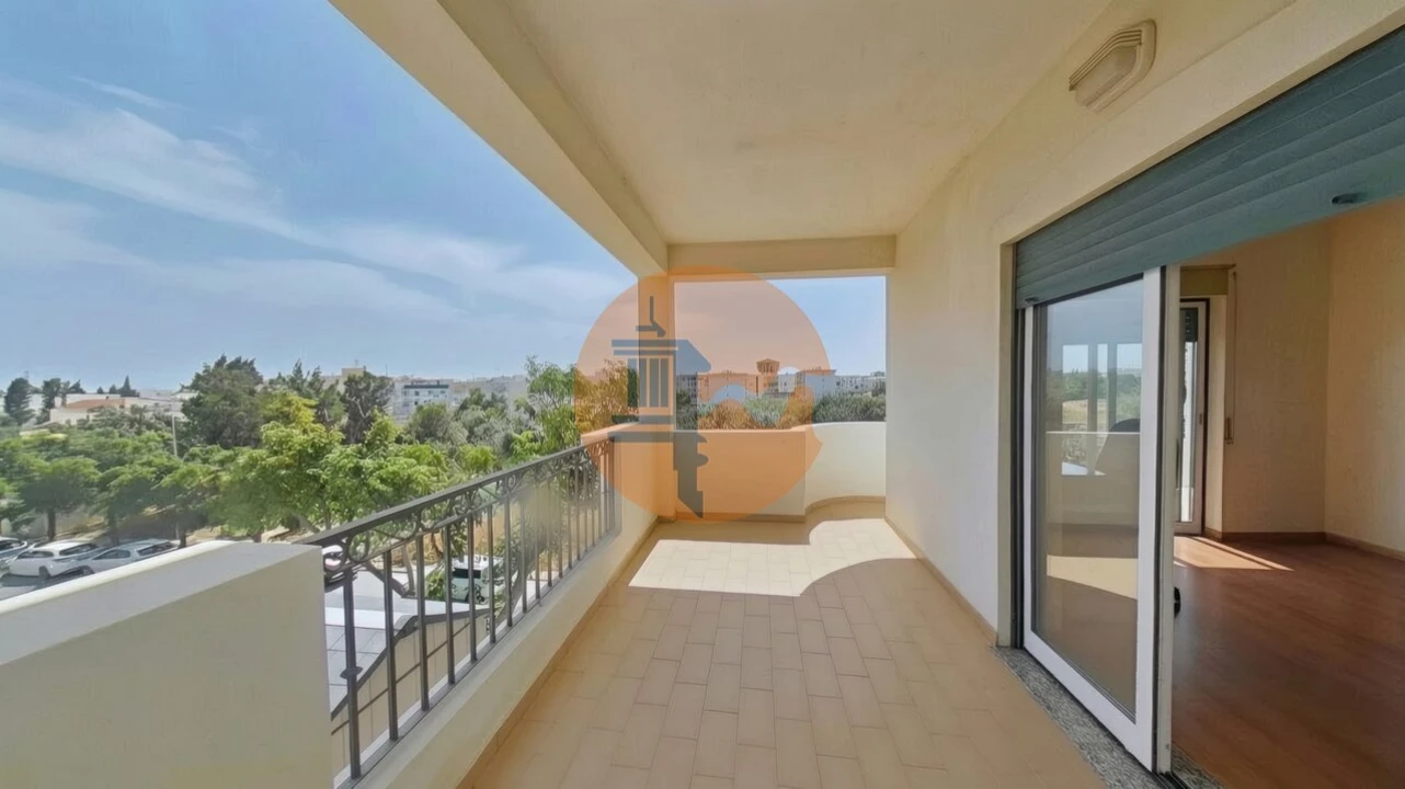 Apartamento T4 para Venda em Quelfes Foto 1