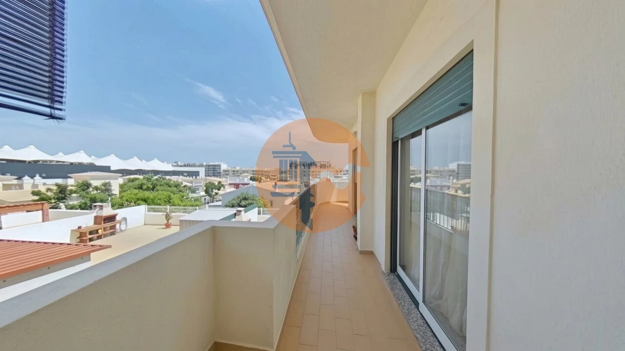 Apartamento T4 para Venda em Quelfes Foto 6