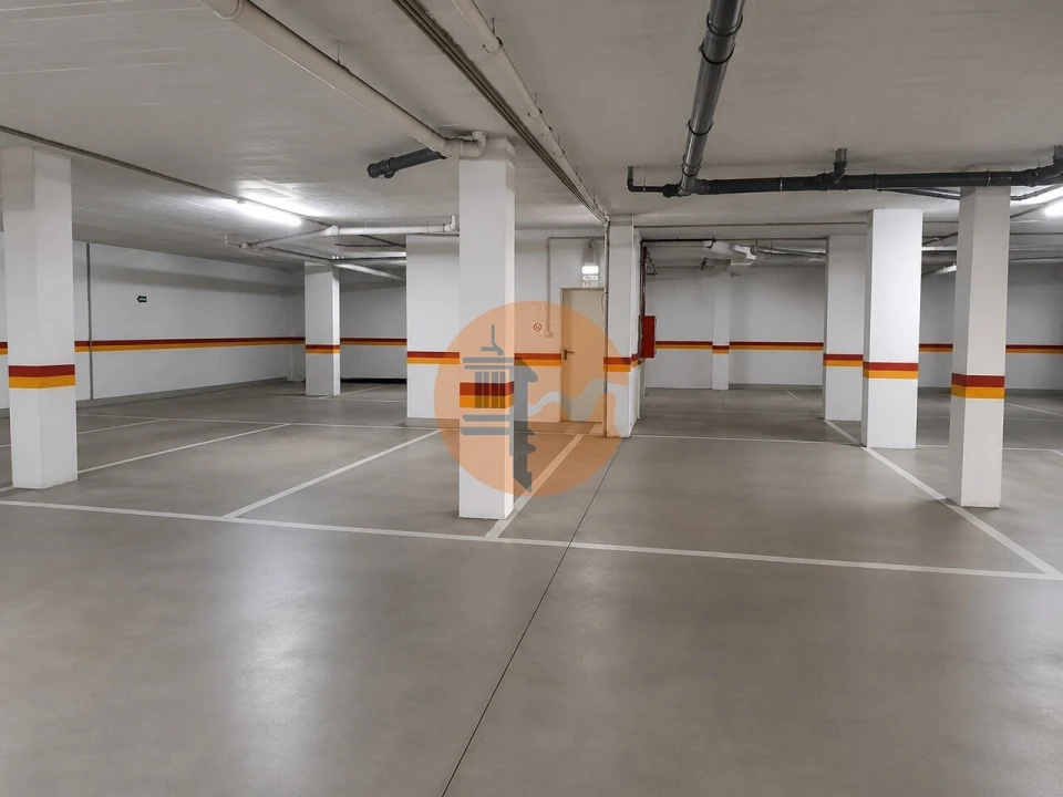 Apartamento T4 para Venda em Quelfes Foto 37