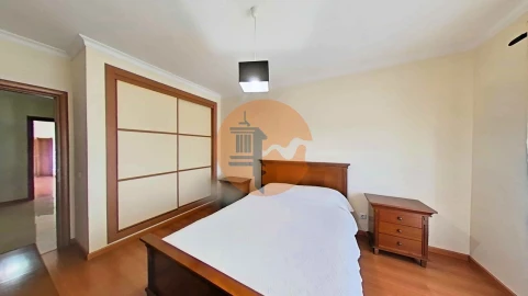 Apartamento T4 para Venda em Quelfes