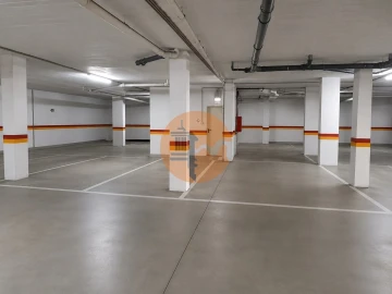 Apartamento T4 para Venda em Quelfes