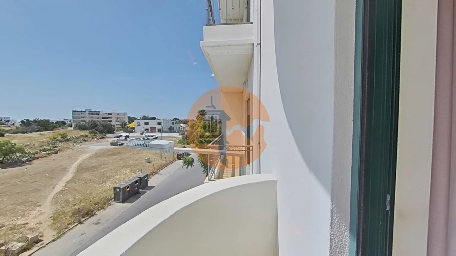 Apartamento T4 para Venda em Quelfes Foto 36
