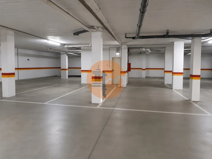 Apartamento T4 para Venda em Quelfes Foto 37