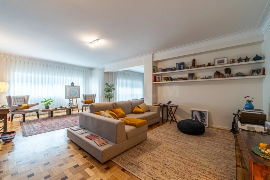 Apartamento T5 para Venda em Lordelo do Ouro e Massarelos Foto 1