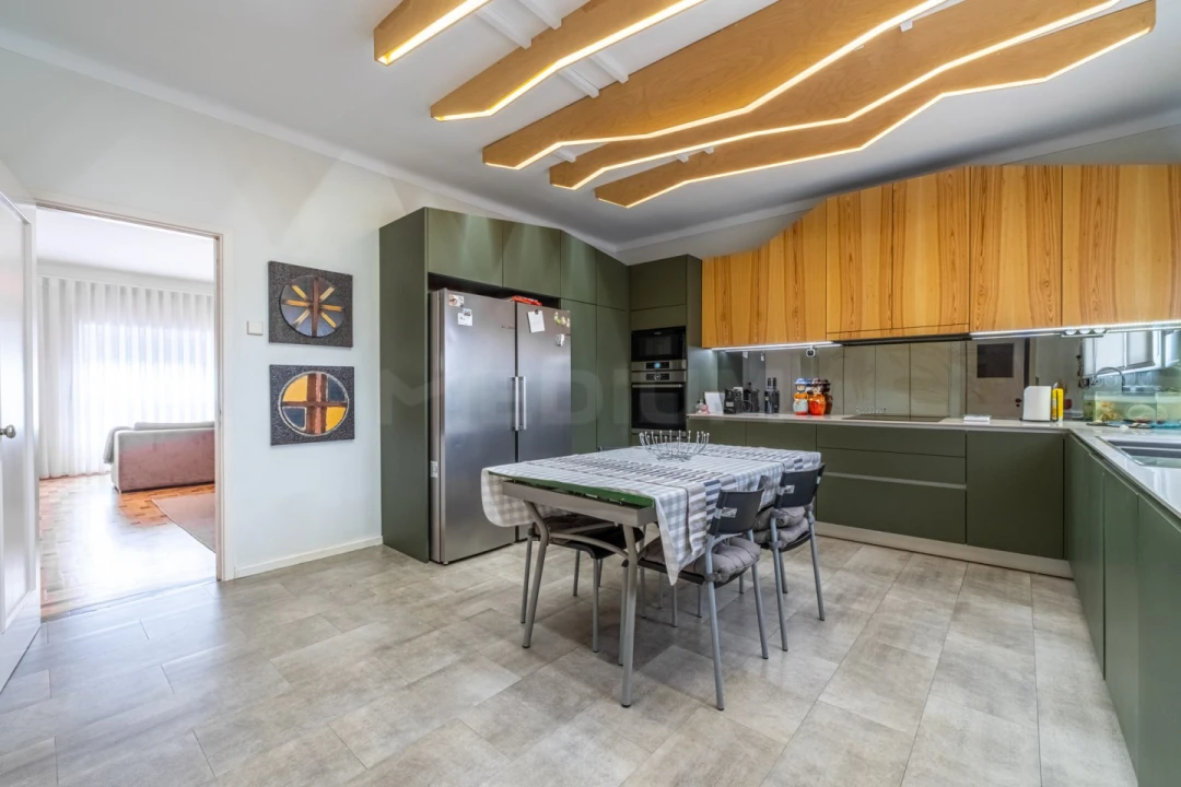 Apartamento T5 para Venda em Lordelo do Ouro e Massarelos Foto 11