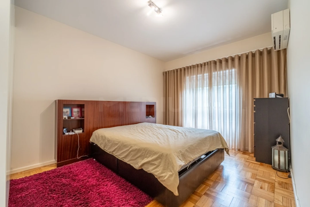 Apartamento T5 para Venda em Lordelo do Ouro e Massarelos Foto 13