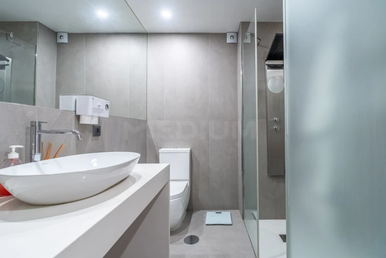 Apartamento T5 para Venda em Lordelo do Ouro e Massarelos Foto 15