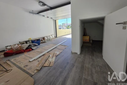 Moradia T4 para Venda em Charneca de Caparica e Sobreda