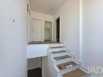 Moradia T4 para Venda em Charneca de Caparica e Sobreda