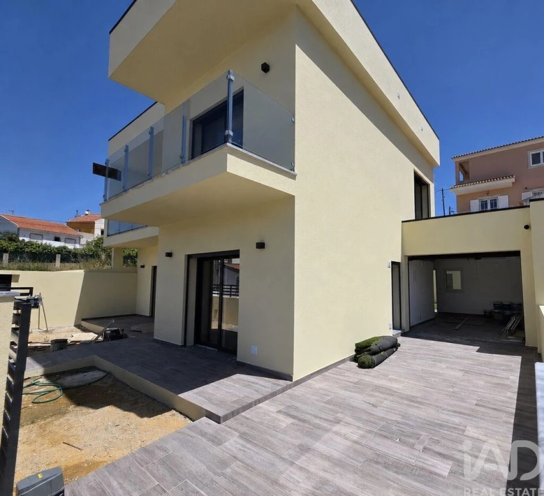 Moradia T4 para Venda em Charneca de Caparica e Sobreda Foto 19