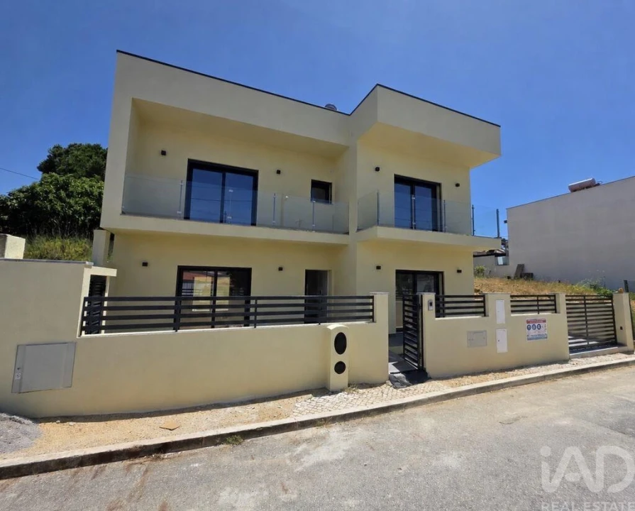 Moradia T4 para Venda em Charneca de Caparica e Sobreda Foto 1