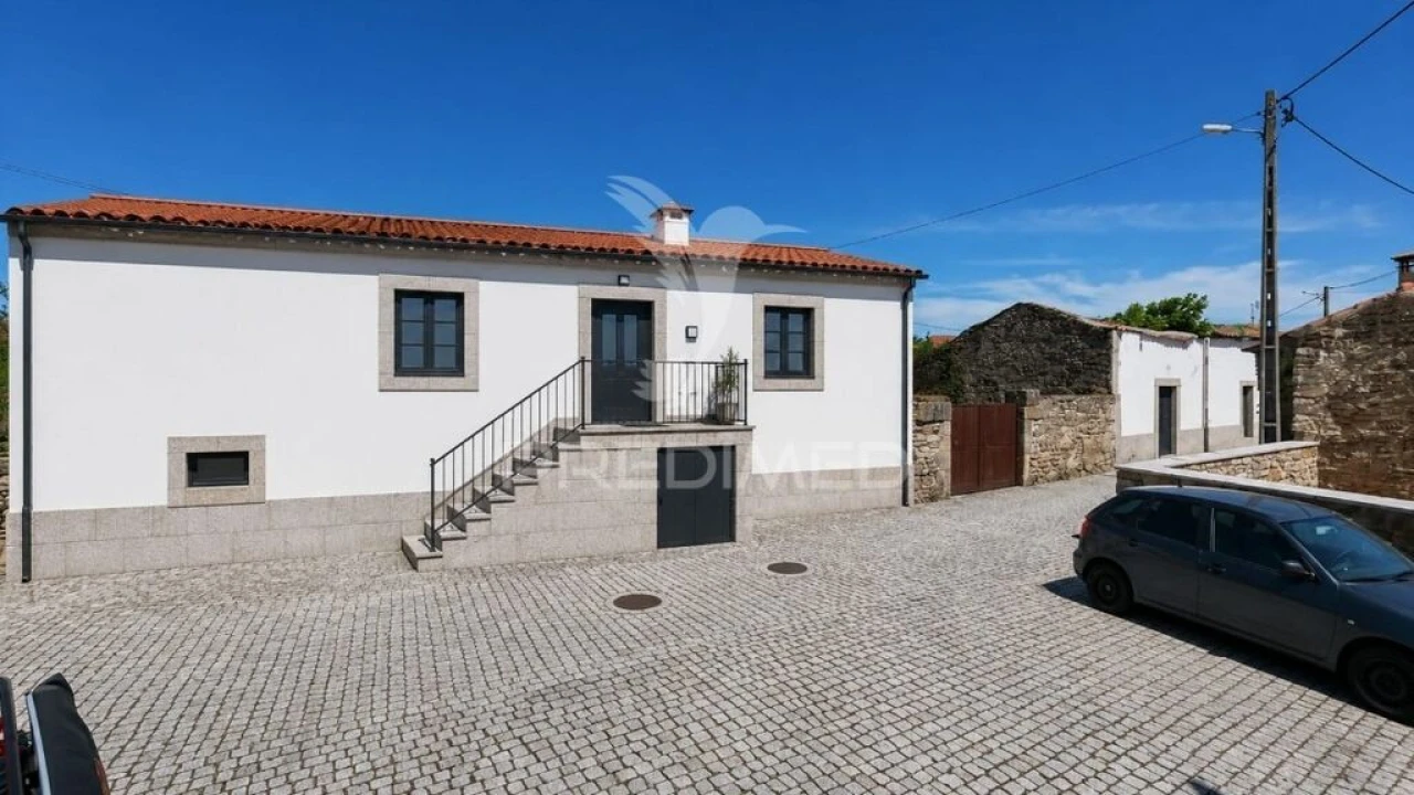 Moradia T9 para Venda em Almeida Foto 1