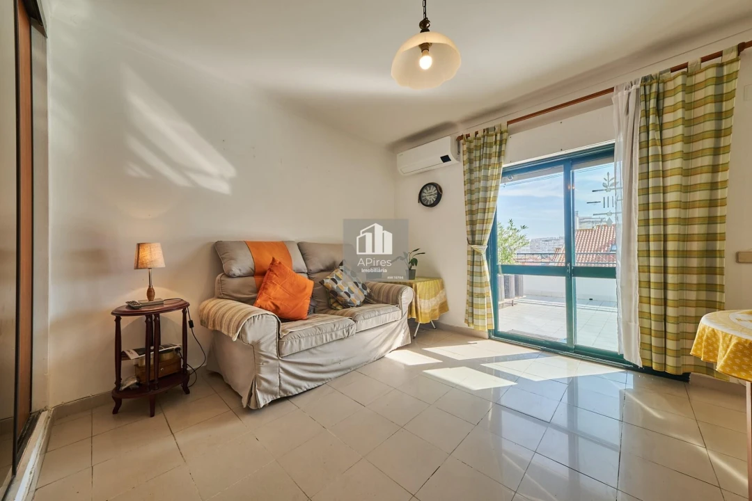 Apartamento T4 para Venda em Costa da Caparica Foto 7