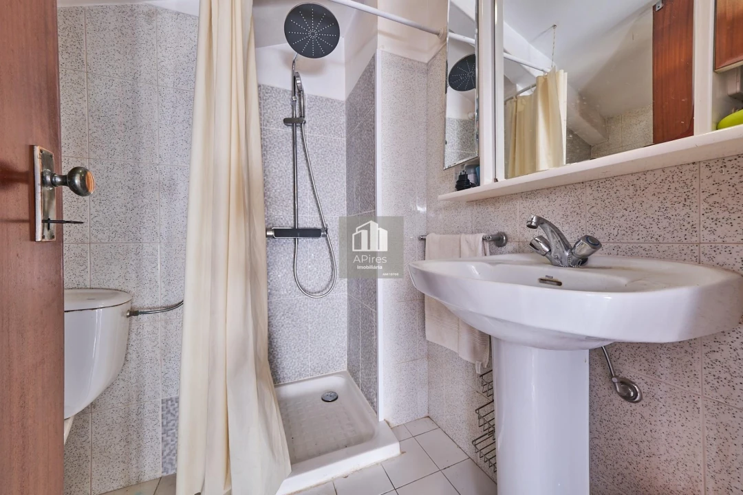 Apartamento T4 para Venda em Costa da Caparica Foto 20