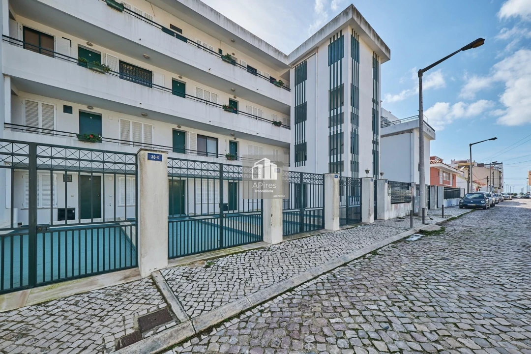 Apartamento T4 para Venda em Costa da Caparica Foto 28