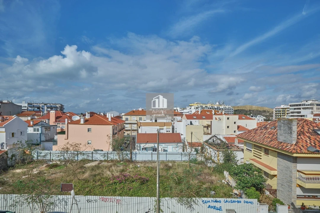 Apartamento T4 para Venda em Costa da Caparica Foto 31