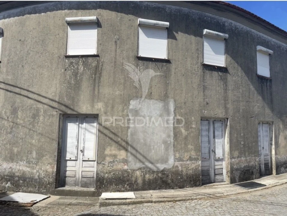 Moradia T4 para Venda em Retorta e Tougues Foto 1