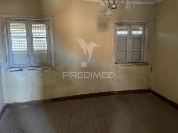 Moradia T4 para Venda em Retorta e Tougues