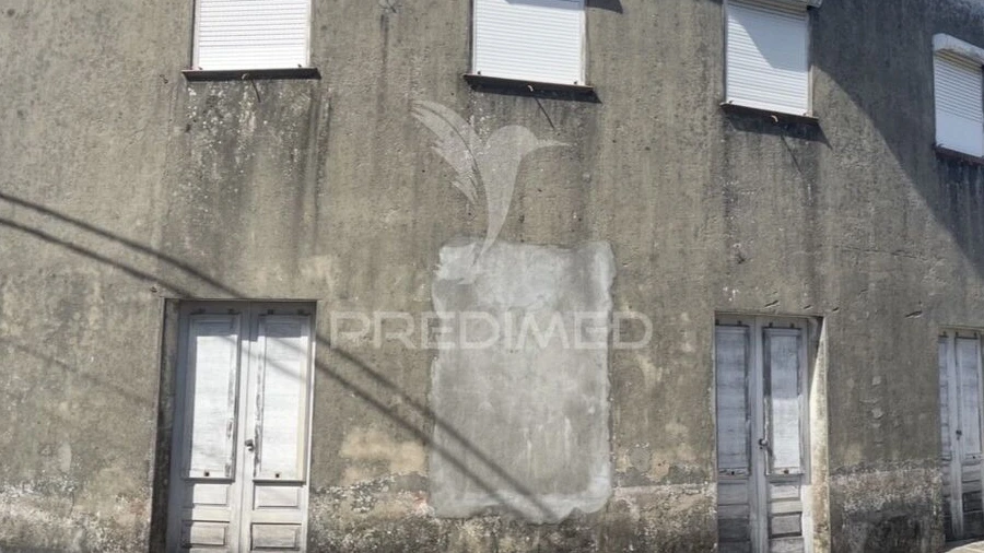 Moradia T4 para Venda em Retorta e Tougues