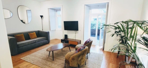 Apartamento T1 para Arrendamento em Santa Maria Maior