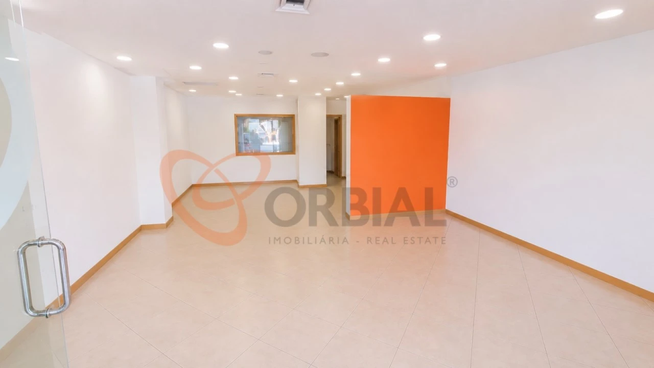 Loja para Arrendamento em Albufeira e Olhos de Água Foto 2