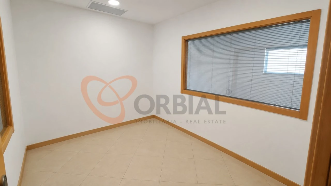Loja para Arrendamento em Albufeira e Olhos de Água Foto 3