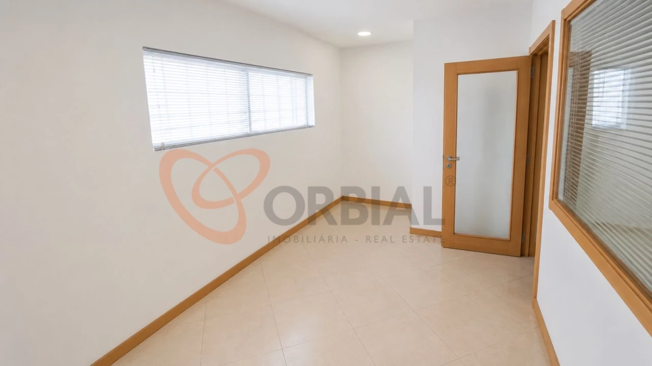 Loja para Arrendamento em Albufeira e Olhos de Água Foto 4