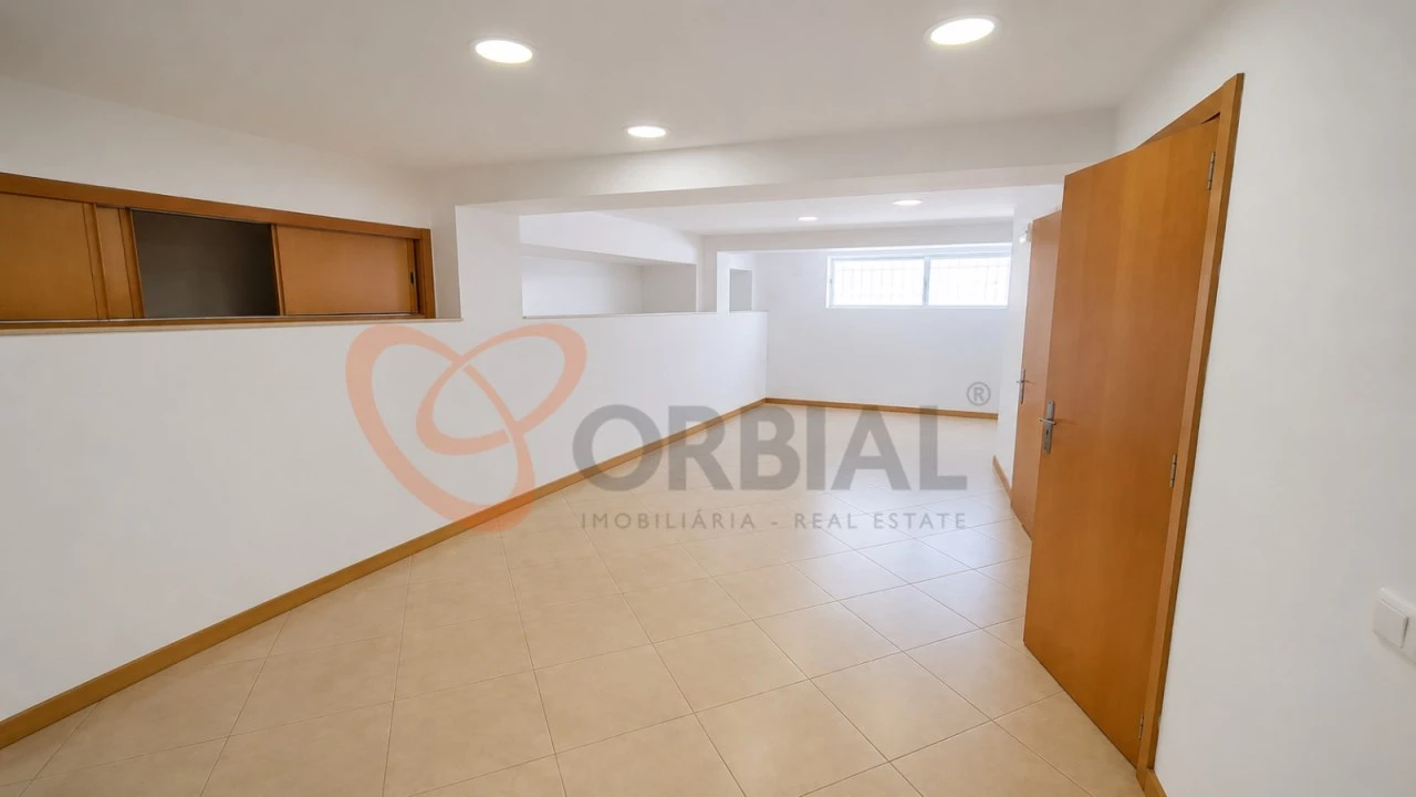 Loja para Arrendamento em Albufeira e Olhos de Água Foto 11