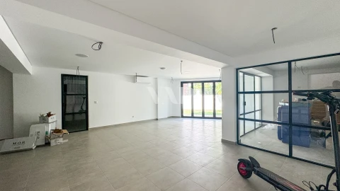 Moradia T4 para Venda em Quarteira