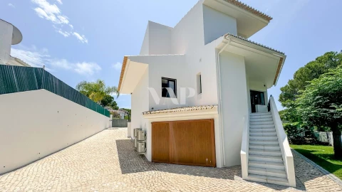 Moradia T4 para Venda em Quarteira