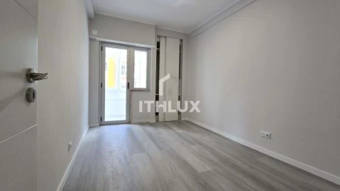 Apartamento T2 para Venda em Oeiras e São Julião da Barra, Paço de Arcos e Caxias