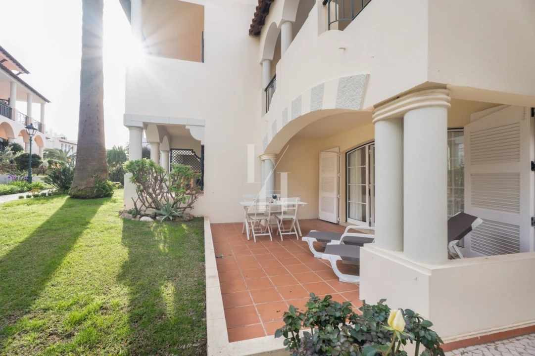 Apartamento T2 para Arrendamento férias em Quarteira Foto 9